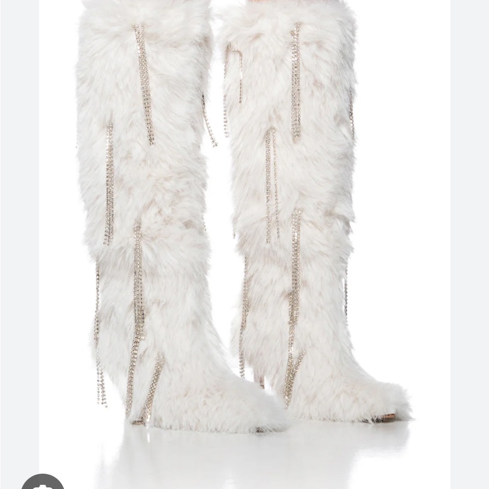 AZALEA WANG DAKOTANNA
WHITE FURRY DIAMOND DRIP